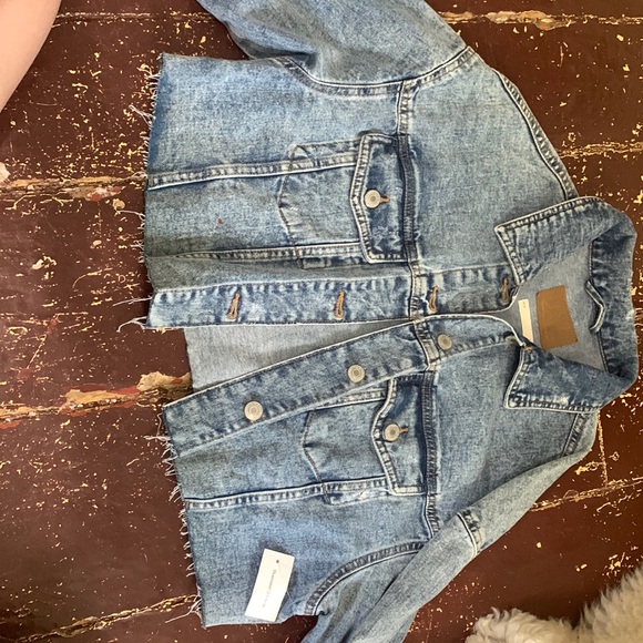 crop jean jacket - Picture 1 of 1